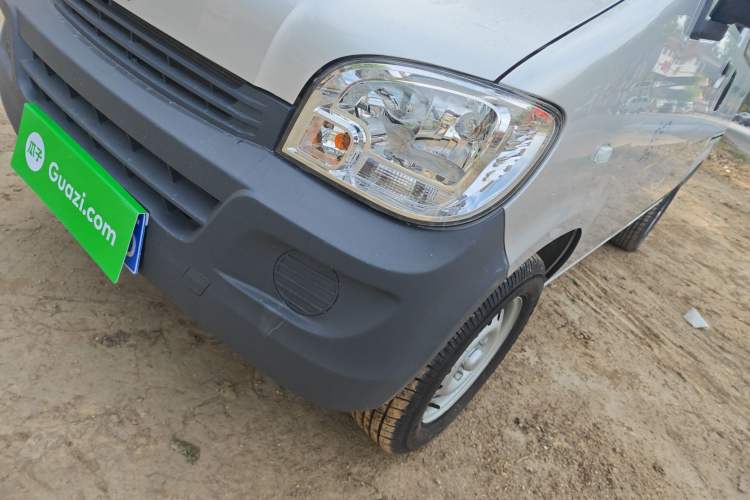 Used Wuling Zhiguang 2023 1.5L Practical Version 5/7 Seats Left Front Headlight