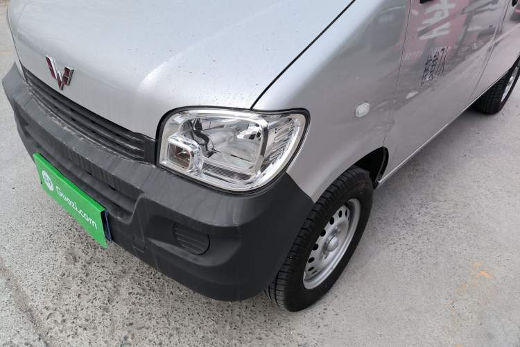 Used Wuling Zhiguang 2023 1.5L Practical Version 5/7 Seats Left Front Headlight