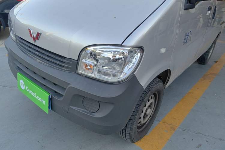 Used Wuling Zhiguang 2023 1.5L Practical Version 5/7 Seats Left Front Headlight