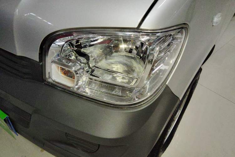 Used Wuling Zhiguang 2023 1.5L Practical Version 5/7 Seats Left Front Headlight