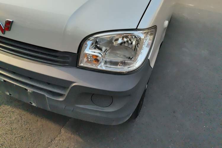 Used Wuling Zhiguang 2023 1.5L Utility Version with Enclosed Windows 2 Seats Left Front Headlight