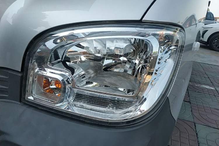 Used Wuling Zhiguang 2023 1.5L Practical Version 5/7 Seats Left Front Headlight
