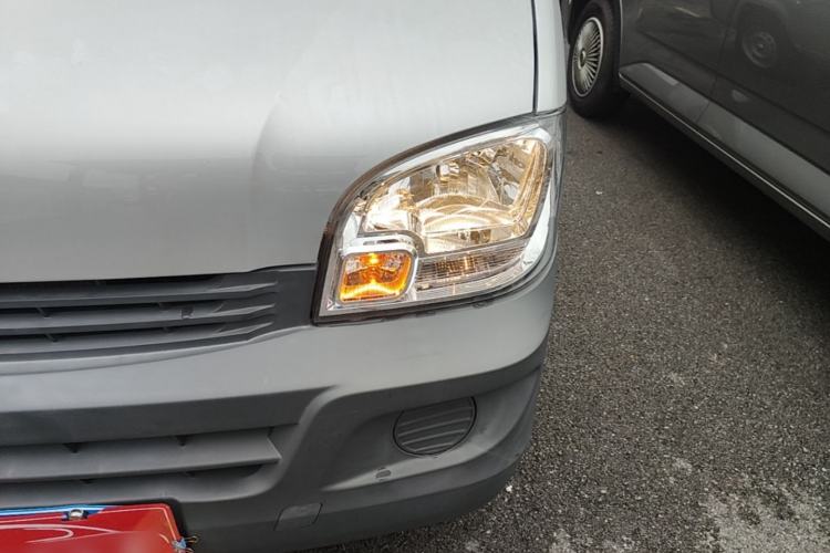 Used Wuling Zhiguang 2023 1.5L Practical Version 5/7 Seats Left Front Headlight
