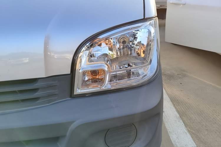 Used Wuling Zhiguang 2023 1.5L Practical Version 5/7 Seats Left Front Headlight