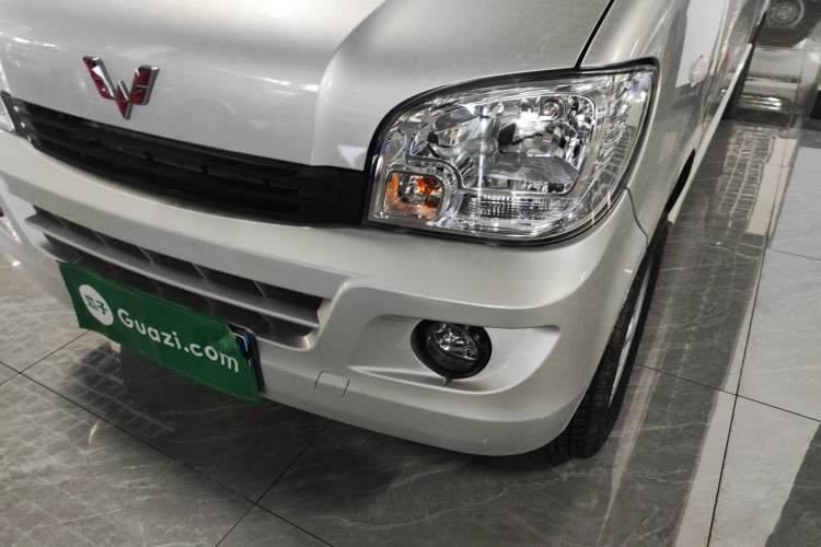 Used Wuling Zhiguang 2023 1.5L Practical Version 5/7 Seats Left Front Headlight