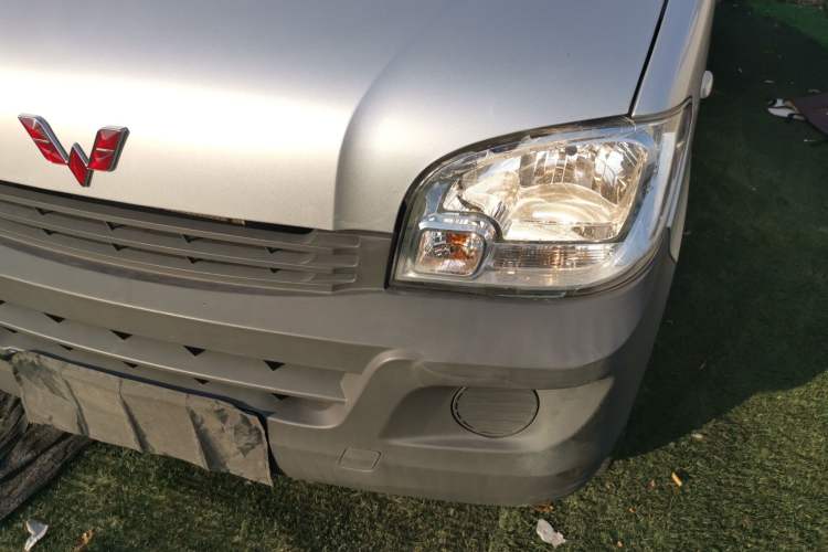 Used Wuling Zhiguang 2023 1.5L Practical Version 5/7 Seats Left Front Headlight