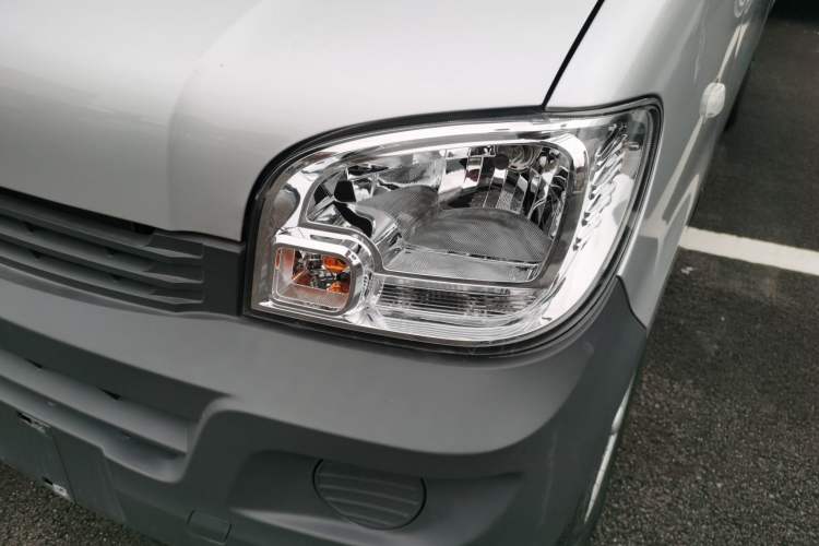 Used Wuling Zhiguang 2023 1.5L Utility Version with Enclosed Windows 2 Seats Left Front Headlight