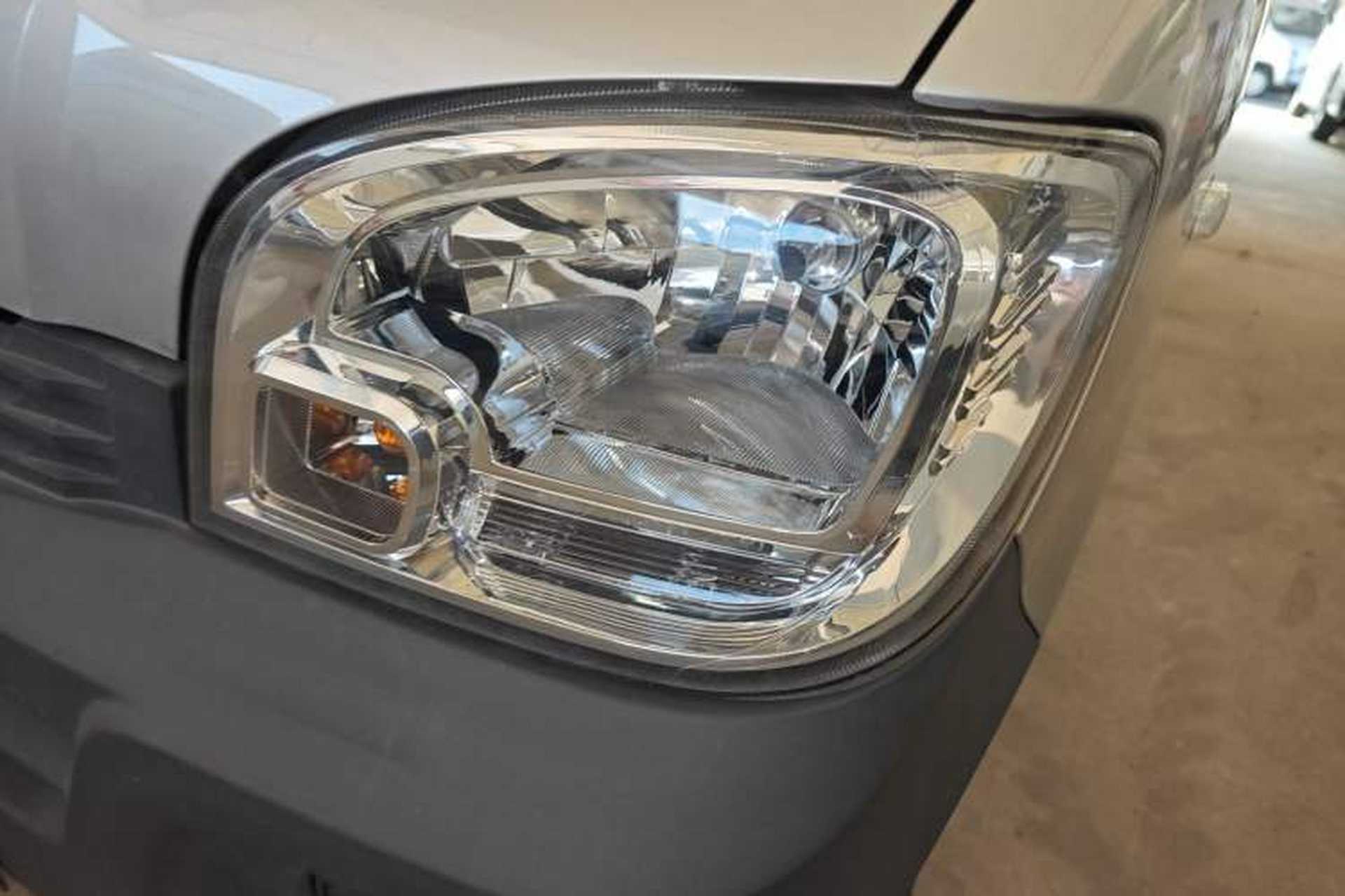 Used Wuling Zhiguang 2023 1.5L Practical Version 5/7 Seats Left Front Headlight