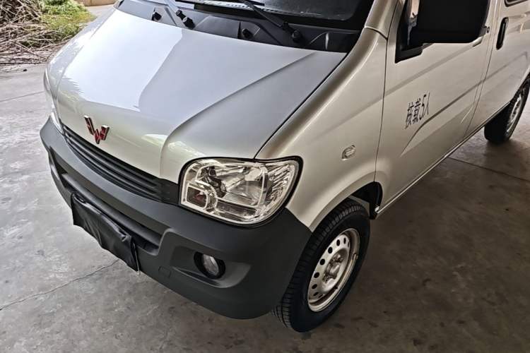 Used Wuling Zhiguang 2023 1.5L Practical Version 5/7 Seats Left Front Headlight