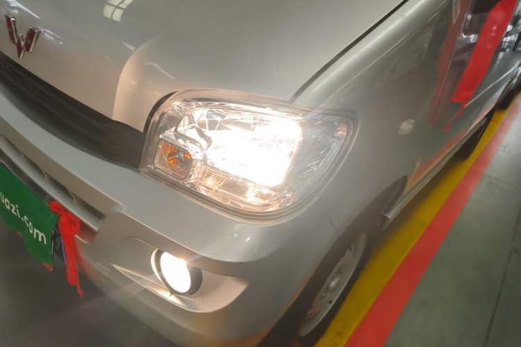 Used Wuling Zhiguang 2023 1.5L Practical Version 5/7 Seats Left Front Headlight