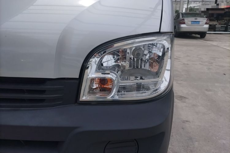 Used Wuling Zhiguang 2023 1.5L Practical Version 5/7 Seats Left Front Headlight