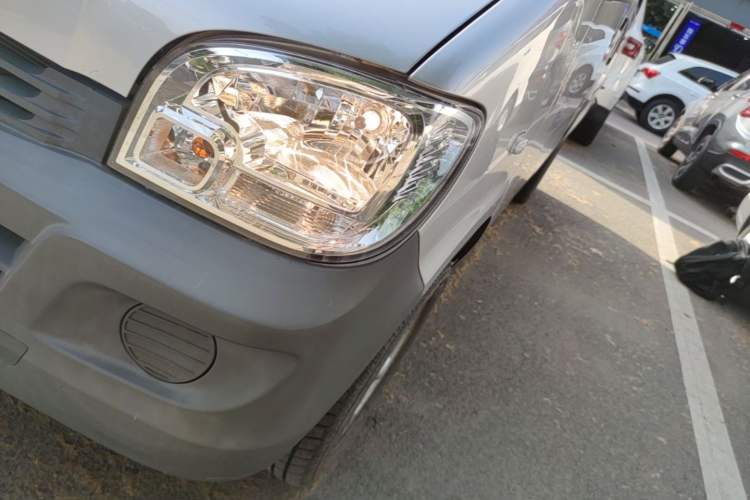 Used Wuling Zhiguang 2023 1.5L Practical Version 5/7 Seats Left Front Headlight