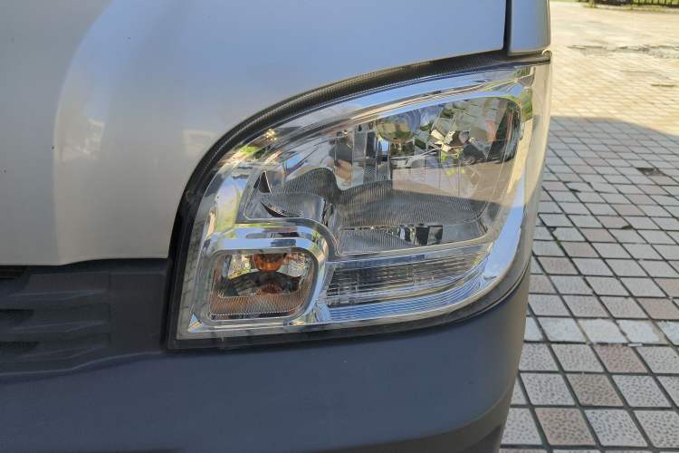 Used Wuling Zhiguang 2023 1.5L Practical Version 5/7 Seats Left Front Headlight