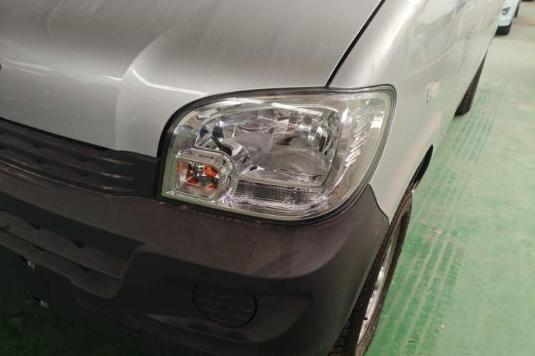 Used Wuling Zhiguang 2023 1.5L Practical Version 5/7 Seats Left Front Headlight