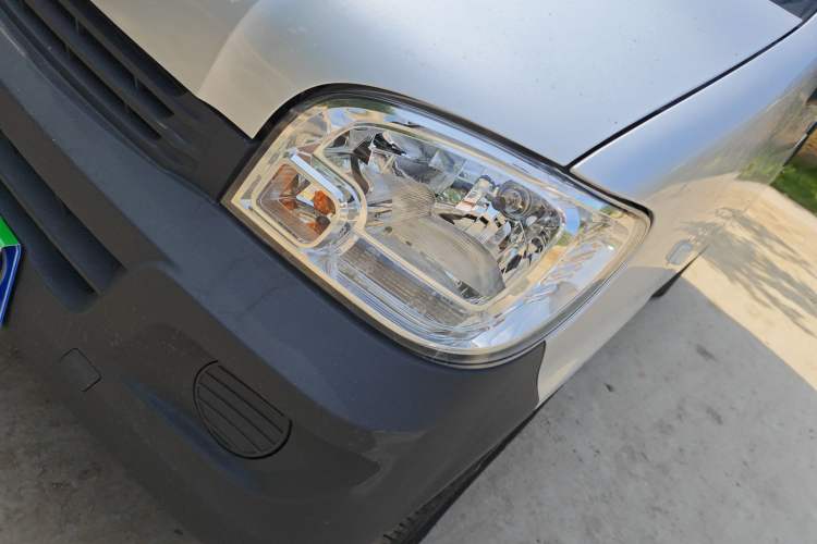 Used Wuling Zhiguang 2023 1.5L Practical Version 5/7 Seats Left Front Headlight