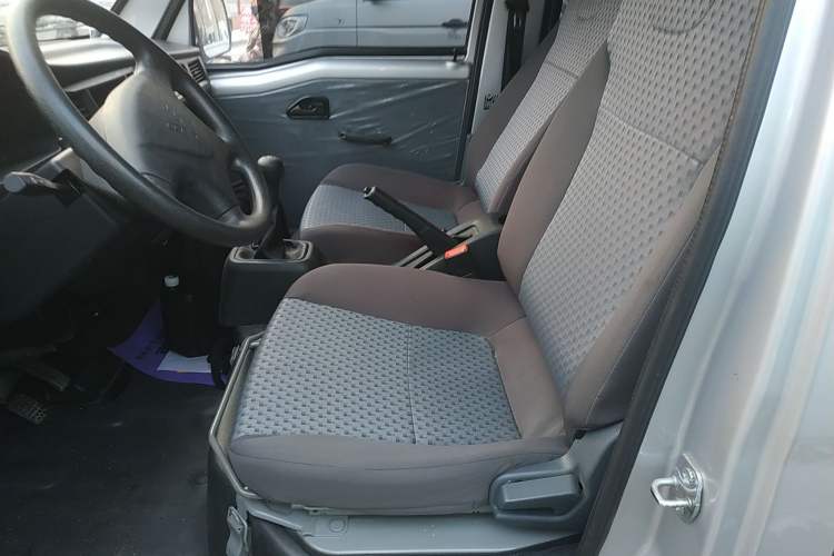 Used Wuling Zhiguang 2023 1.5L Practical Version 5/7 Seats Left Front Seat