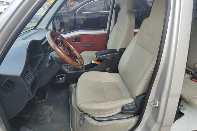 Used Wuling Zhiguang 2023 1.5L Practical Version 5/7 Seats Left Front Seat