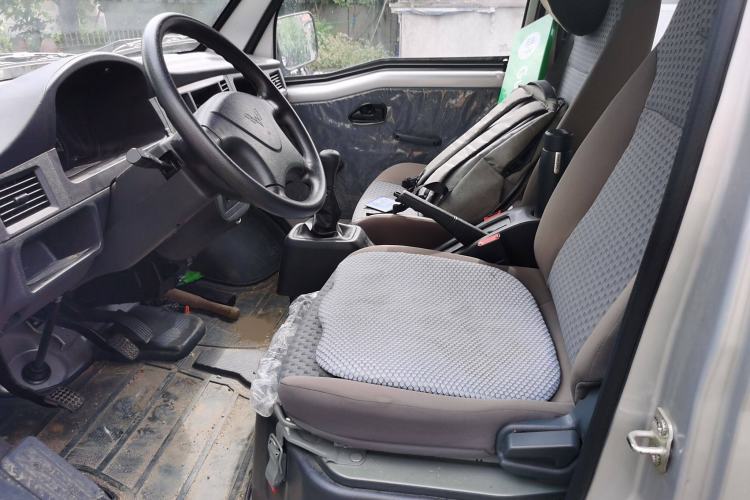Used Wuling Zhiguang 2023 1.5L Practical Version 5/7 Seats Left Front Seat