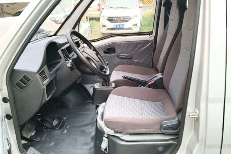 Used Wuling Zhiguang 2023 1.5L Practical Version 5/7 Seats Left Front Seat