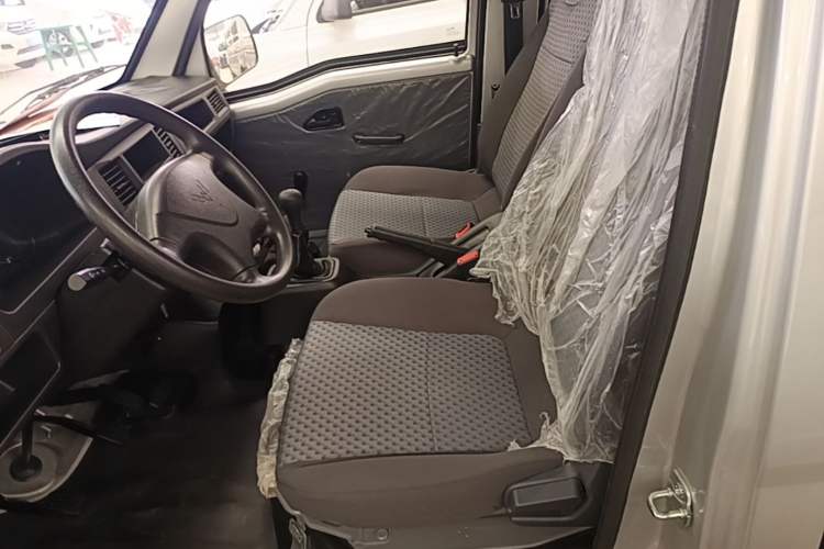 Used Wuling Zhiguang 2023 1.5L Practical Version 5/7 Seats Left Front Seat