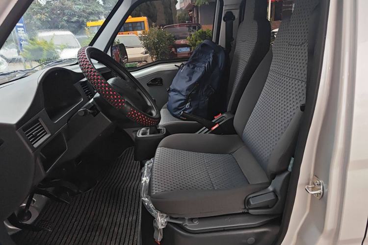 Used Wuling Zhiguang 2023 1.5L Practical Version 5/7 Seats Left Front Seat