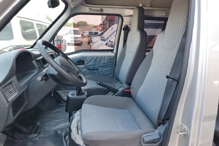 Used Wuling Zhiguang 2023 1.5L Practical Version 5/7 Seats Left Front Seat