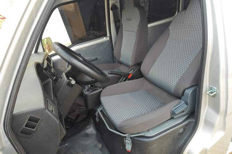 Used Wuling Zhiguang 2023 1.5L Practical Version 5/7 Seats Left Front Seat