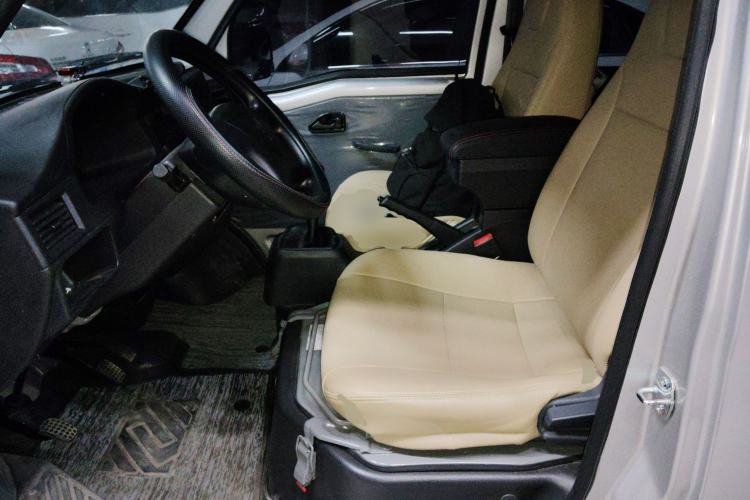 Used Wuling Zhiguang 2023 1.5L Practical Version 5/7 Seats Left Front Seat