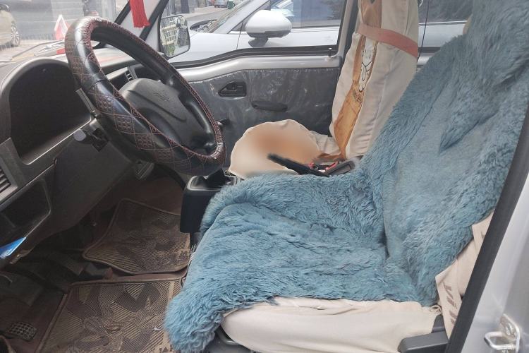 Used Wuling Zhiguang 2023 1.5L Practical Version 5/7 Seats Left Front Seat