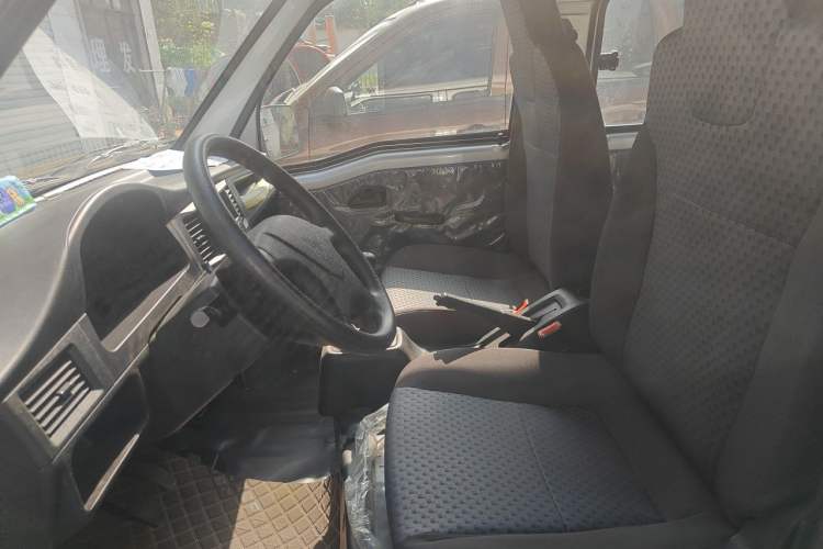 Used Wuling Zhiguang 2023 1.5L Practical Version 5/7 Seats Left Front Seat