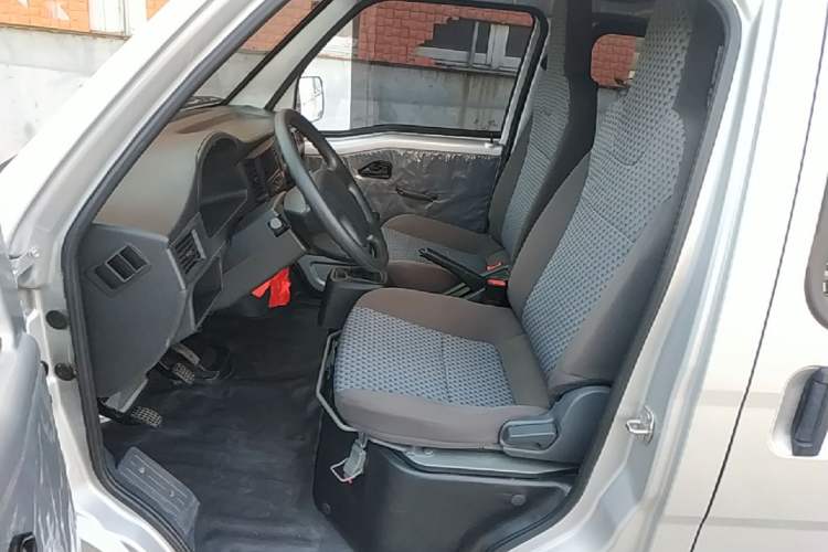 Used Wuling Zhiguang 2023 1.5L Practical Version 5/7 Seats Left Front Seat