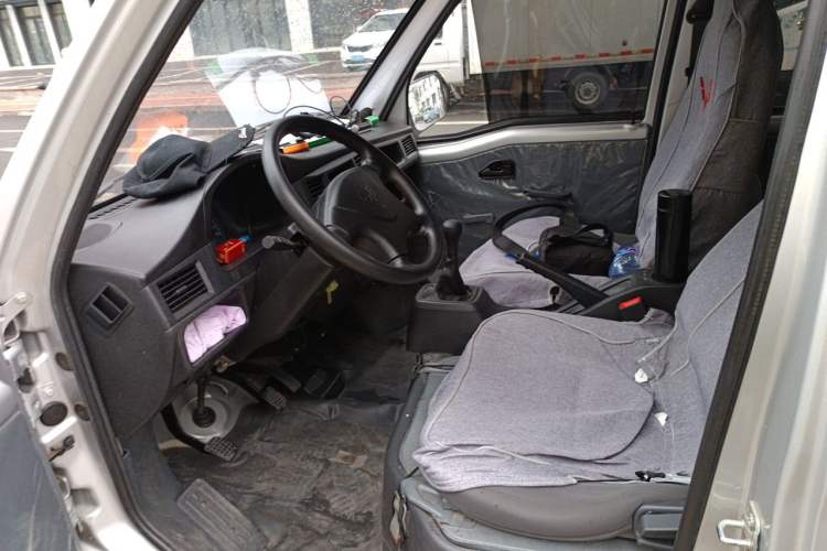 Used Wuling Zhiguang 2023 1.5L Practical Version 5/7 Seats Left Front Seat