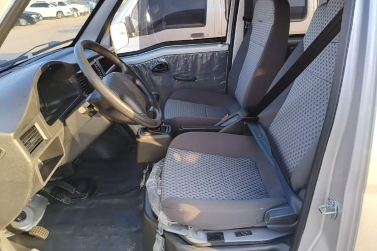 Used Wuling Zhiguang 2023 1.5L Practical Version 5/7 Seats Left Front Seat
