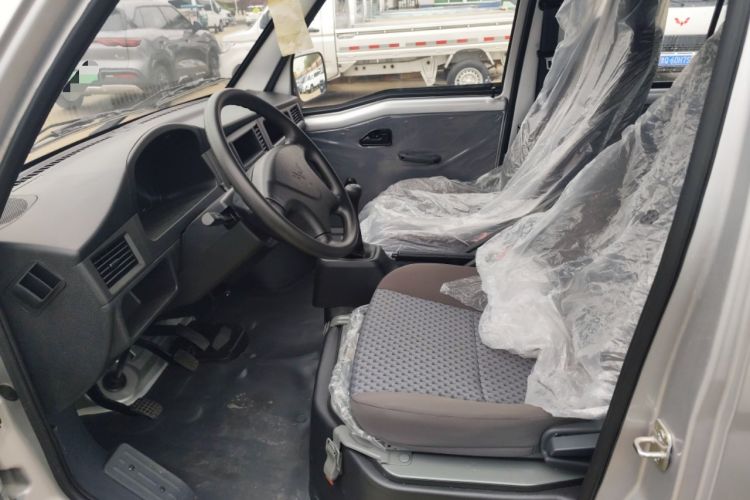 Used Wuling Zhiguang 2023 1.5L Practical Version 5/7 Seats Left Front Seat