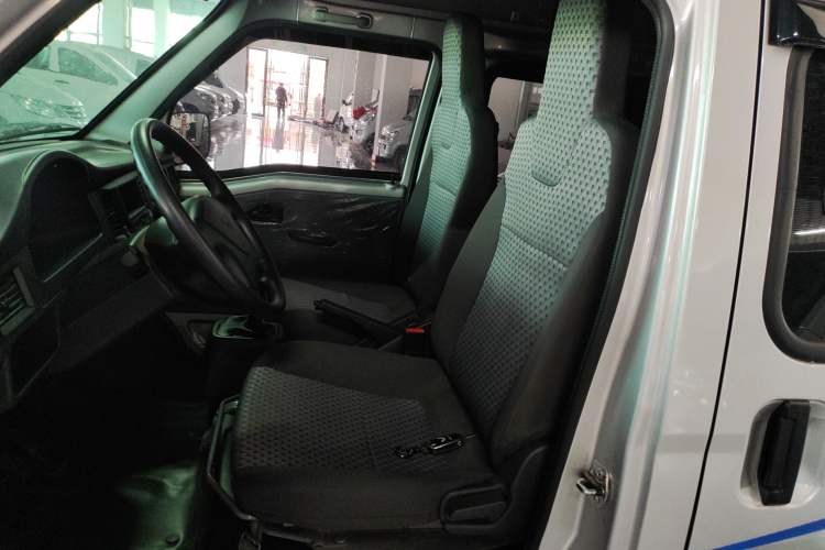 Used Wuling Zhiguang 2023 1.5L Practical Version 5/7 Seats Left Front Seat