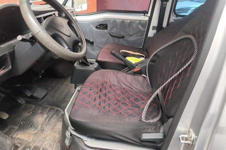 Used Wuling Zhiguang 2023 1.5L Practical Version 5/7 Seats Left Front Seat