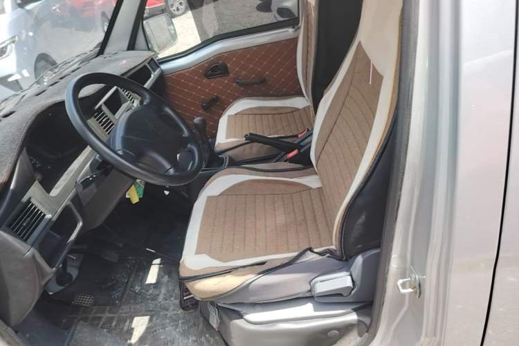 Used Wuling Zhiguang 2023 1.5L Practical Version 5/7 Seats Left Front Seat