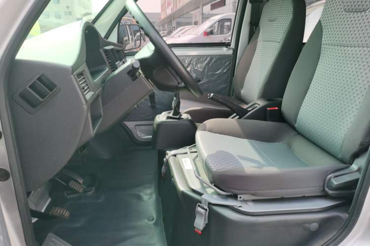 Used Wuling Zhiguang 2023 1.5L Practical Version 5/7 Seats Left Front Seat