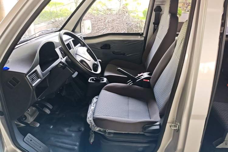 Used Wuling Zhiguang 2023 1.5L Practical Version 5/7 Seats Left Front Seat