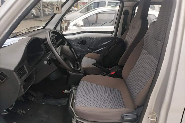 Used Wuling Zhiguang 2023 1.5L Practical Version 5/7 Seats Left Front Seat