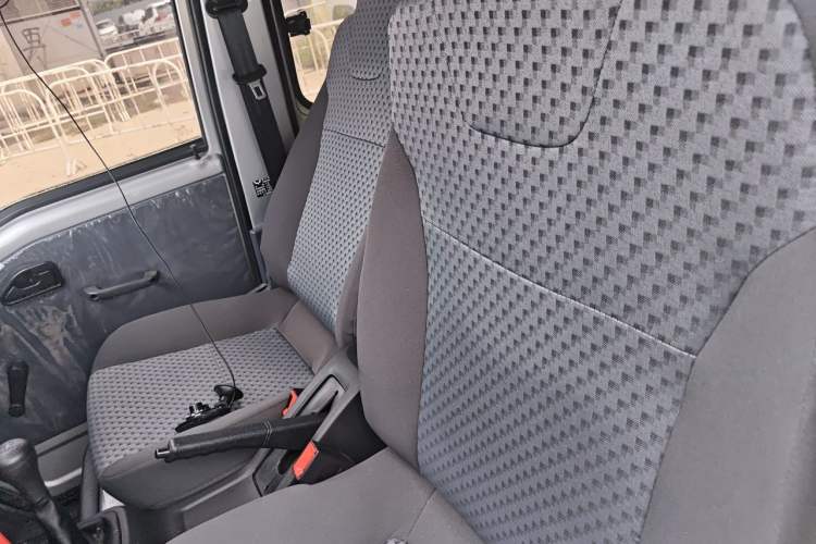 Used Wuling Zhiguang 2023 1.5L Practical Version 5/7 Seats Left Front Seat