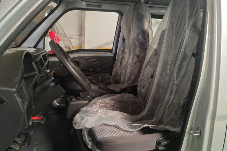Used Wuling Zhiguang 2023 1.5L Practical Version 5/7 Seats Left Front Seat