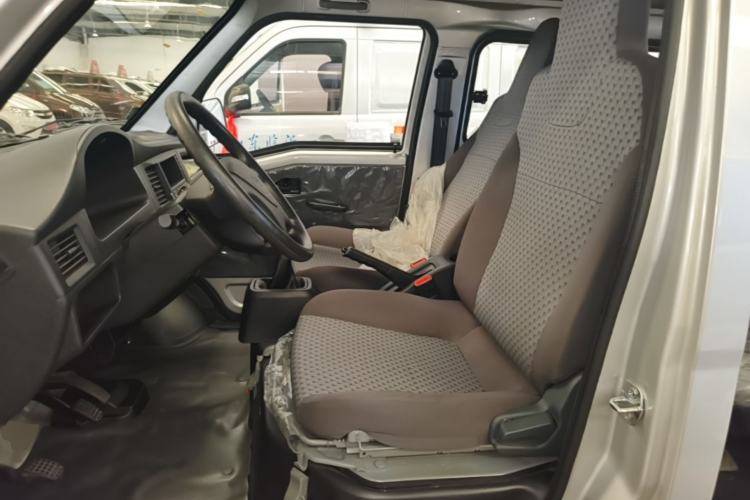 Used Wuling Zhiguang 2023 1.5L Practical Version 5/7 Seats Left Front Seat