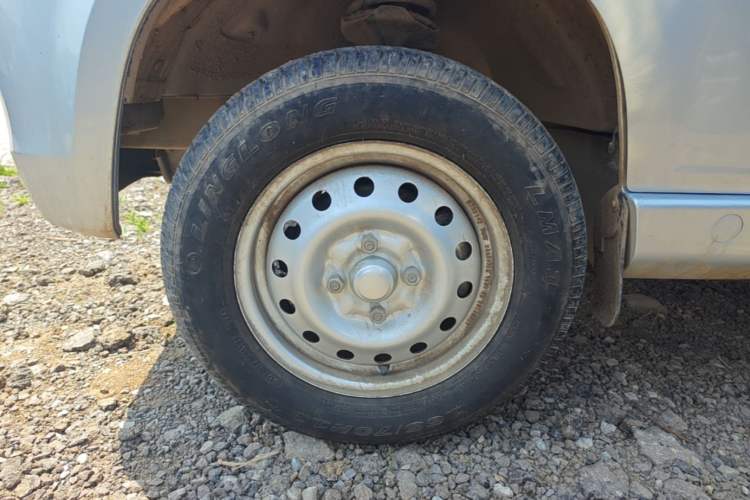 Used Wuling Zhiguang 2023 1.5L Practical Version 5/7 Seats Left Front Wheel Hub