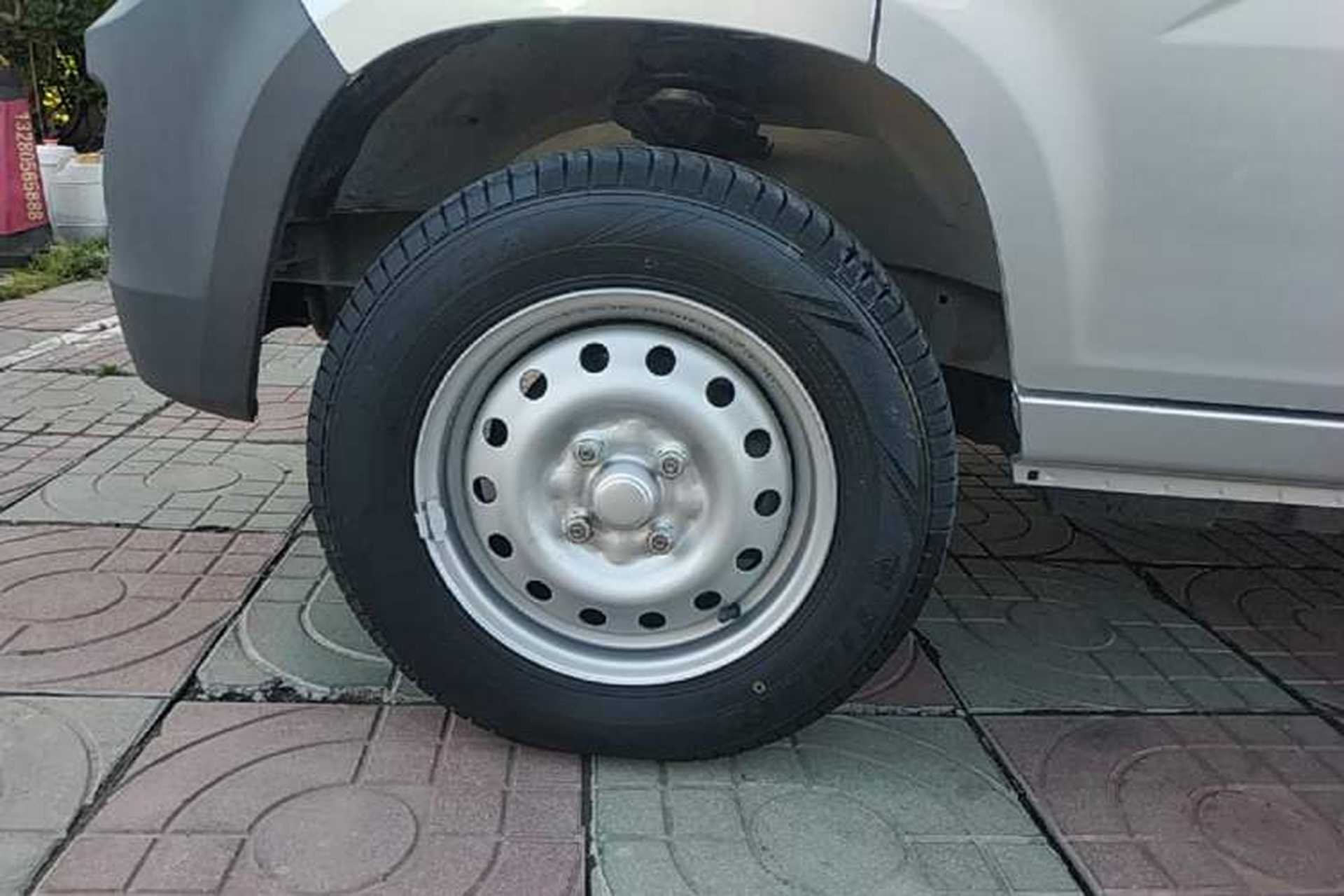 Used Wuling Zhiguang 2023 1.5L Practical Version 5/7 Seats Left Front Wheel Hub