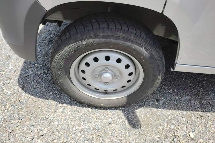 Used Wuling Zhiguang 2023 1.5L Practical Version 5/7 Seats Left Front Wheel Hub