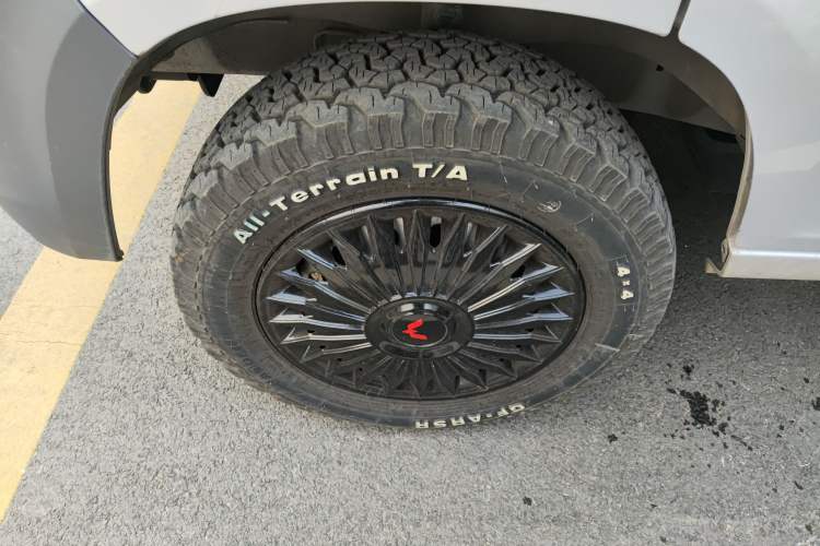 Used Wuling Zhiguang 2023 1.5L Practical Version 5/7 Seats Left Front Wheel Hub