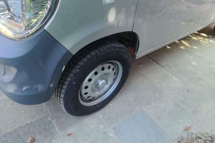 Used Wuling Zhiguang 2023 1.5L Practical Version 5/7 Seats Left Front Wheel Hub
