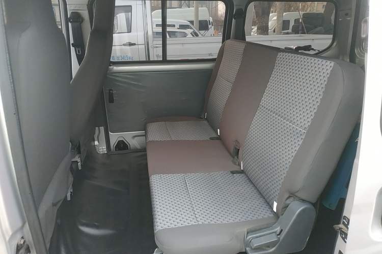 Used Wuling Zhiguang 2023 1.5L Practical Version 5/7 Seats Left Rear Seat