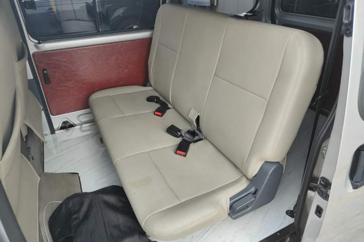 Used Wuling Zhiguang 2023 1.5L Practical Version 5/7 Seats Left Rear Seat